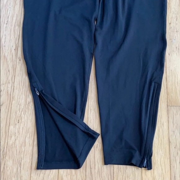 COPY - Men’s Nike Dry Element Pant very Small hole on the upper leg. - Picture 3 of 8